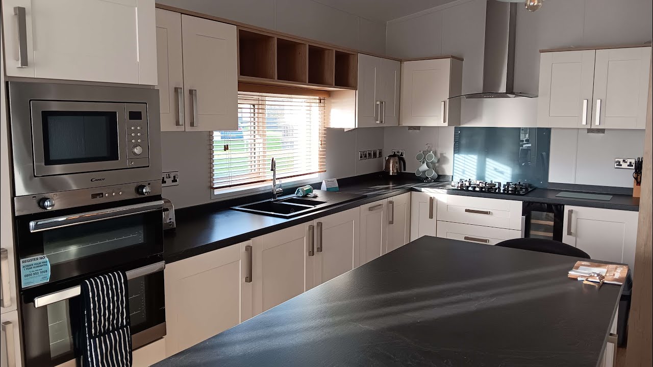 Away Resorts St Helens, 2 Bedroom 4 Berth Lodge
