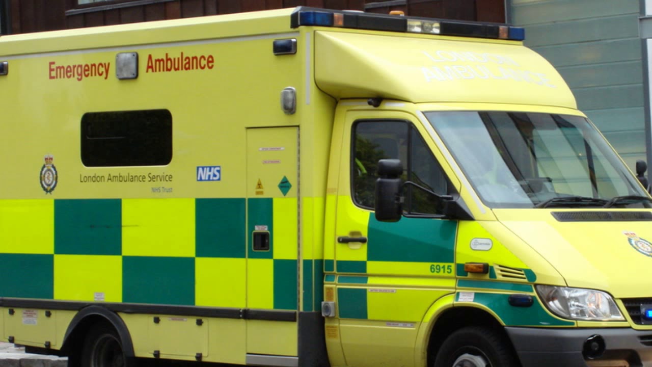 ambulanza suono sirena Gran Bretagna