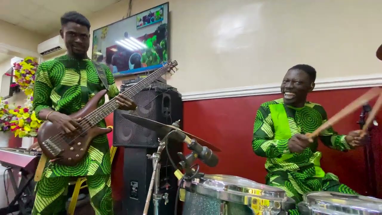 THE SWEETEST ARIARIA PRAISE IN THE WORLD 2024!😱😱🔥 DON,T LOOSE YOUR WAIST DANCING! MUSICIANS ON FIRE🔥