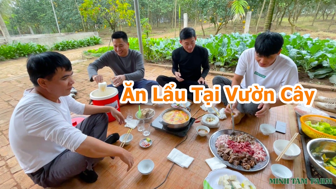 Ăn Lẩu Ngay Tại Vườn - Cuốc Đất Chuẩn Bị Bón Phân Cho Vườn Bưởi.