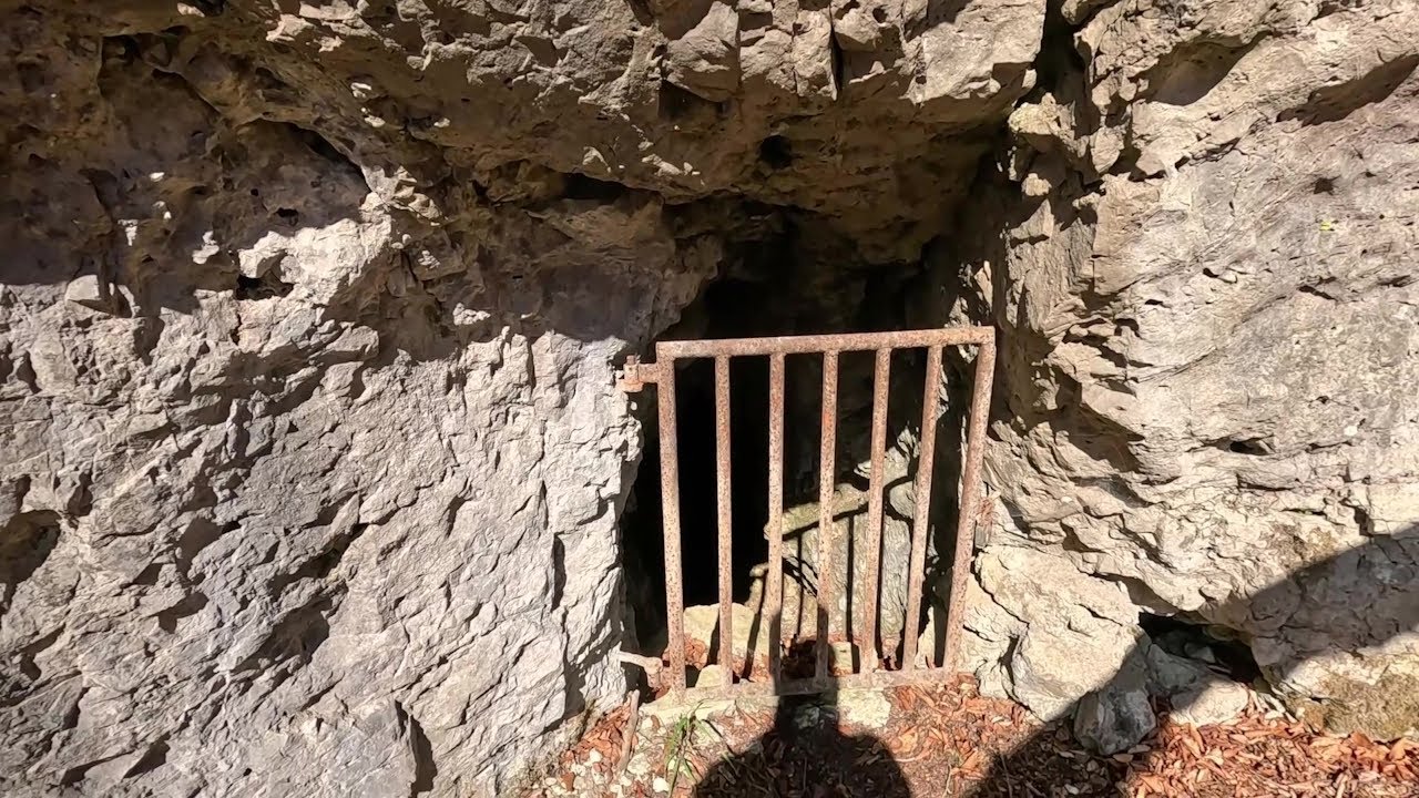 Tropfsteinhöhle mit vielen Details (Oberfranken)