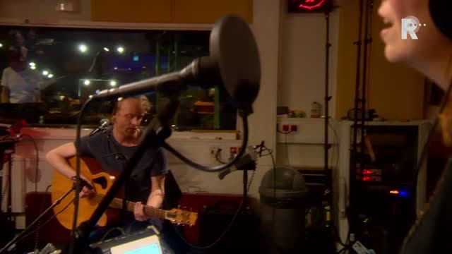 Anneke van Giersbergen & &Aacute;rst&iacute;&eth;ir - Het Dorp - Live uit Lloyd