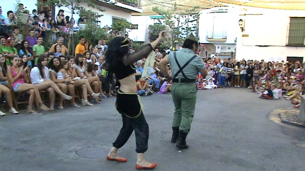 Huetor Santillan. Fiestas 2011. Concurso disfraces. El legionario y su mujer.mpg