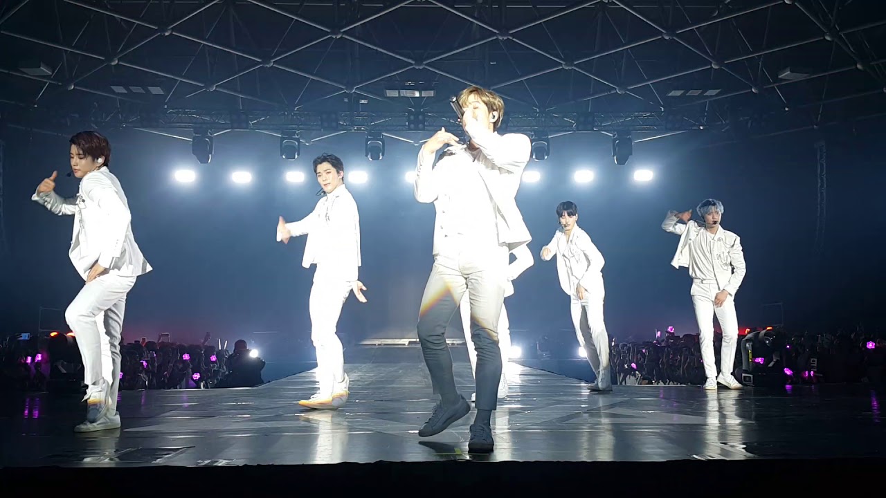 (FANCAM) 27042019 (붙잡았어야 해) ASTRO The 2nd ASTROAD to Bangkok [STARLIGHT])