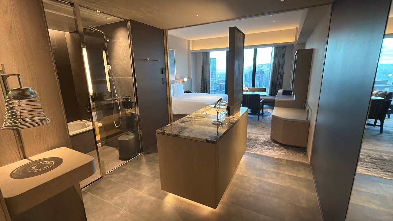 The Osaka Station Hotel, Marriott Autograph Collection - Signature King and Full Tour