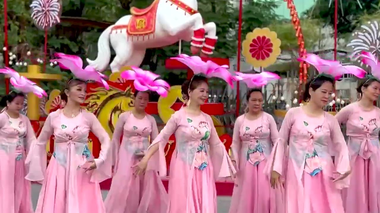 Đoản Xuân ca , Biên đạo múa: Dung Dung, CLB Múa Dân gian 