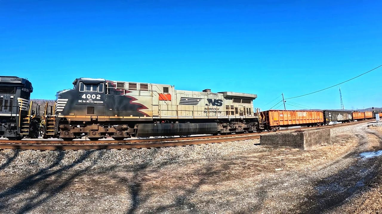 4002 trails 2nd on Norfolk Southern 173 South in Rockwood Tennessee 