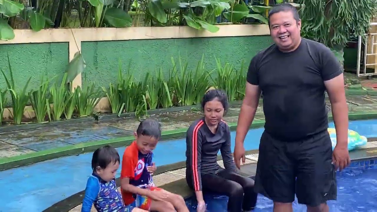 LIBURAN TIPIS TIPIS DI HOTEL LORIN SENTUL || Vlog Keluarga