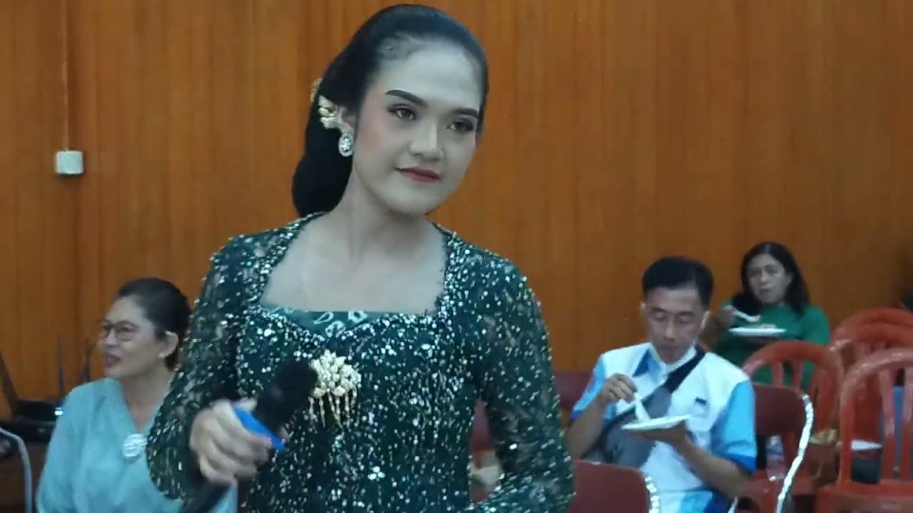 Elysa....aku suka. kemutan dalang kondang yogya ku seno
