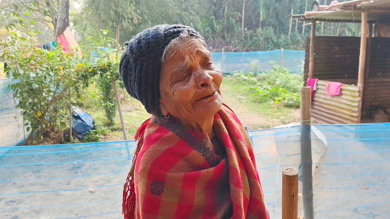 হঠাৎ মা কান্নায় ভেঙ্গে পড়েন সকালবেলা 