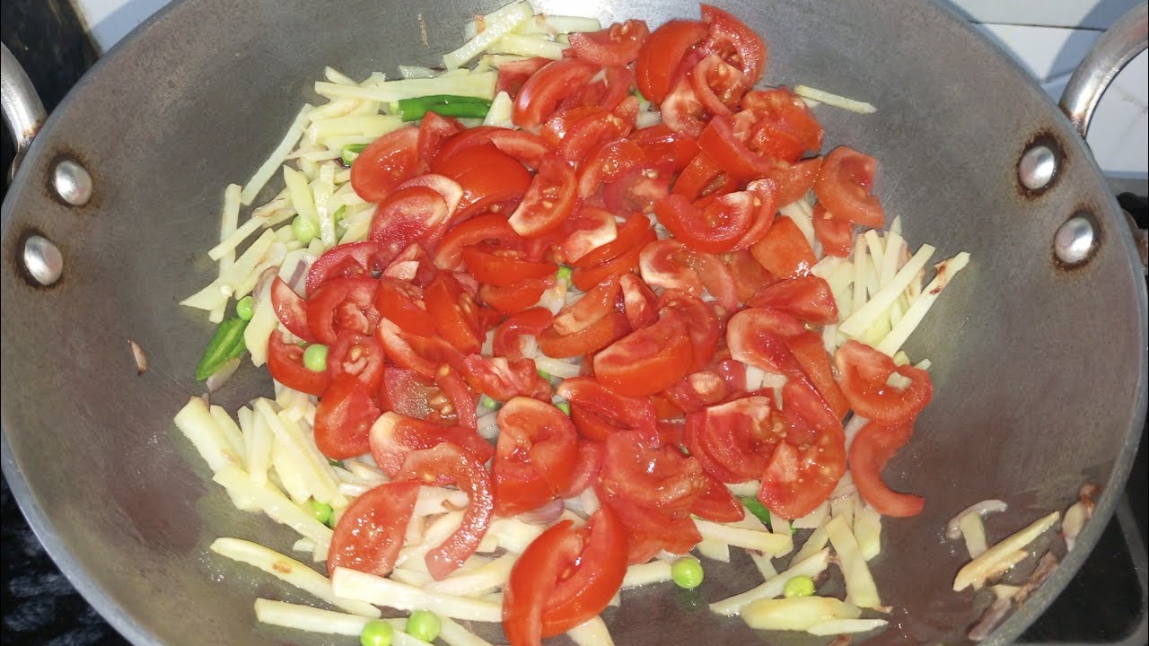 #matar aloo tamatar ki salan wali bhujiya ki recipe 