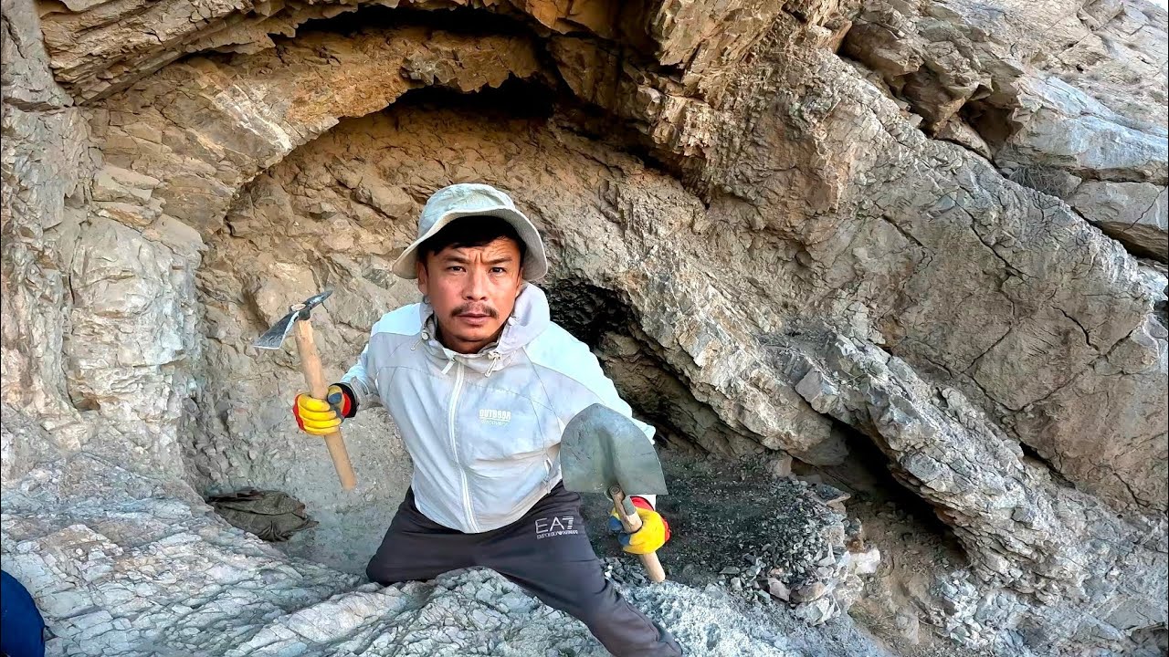 A Homeless Man's Shelter Story | Alone in the Mountains 