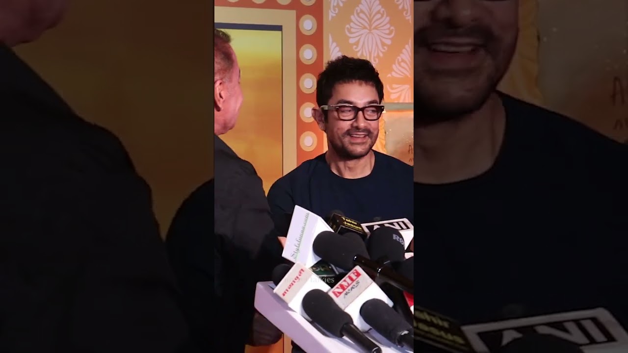 #AamirKhan greets #Ghajini villain & Sultan from #Sarfarosh at the special screening #PradeepRawat