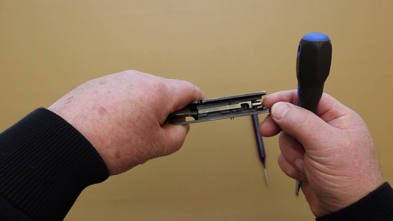 Ausbau Zündstift SIG P210 Kleinkaliber