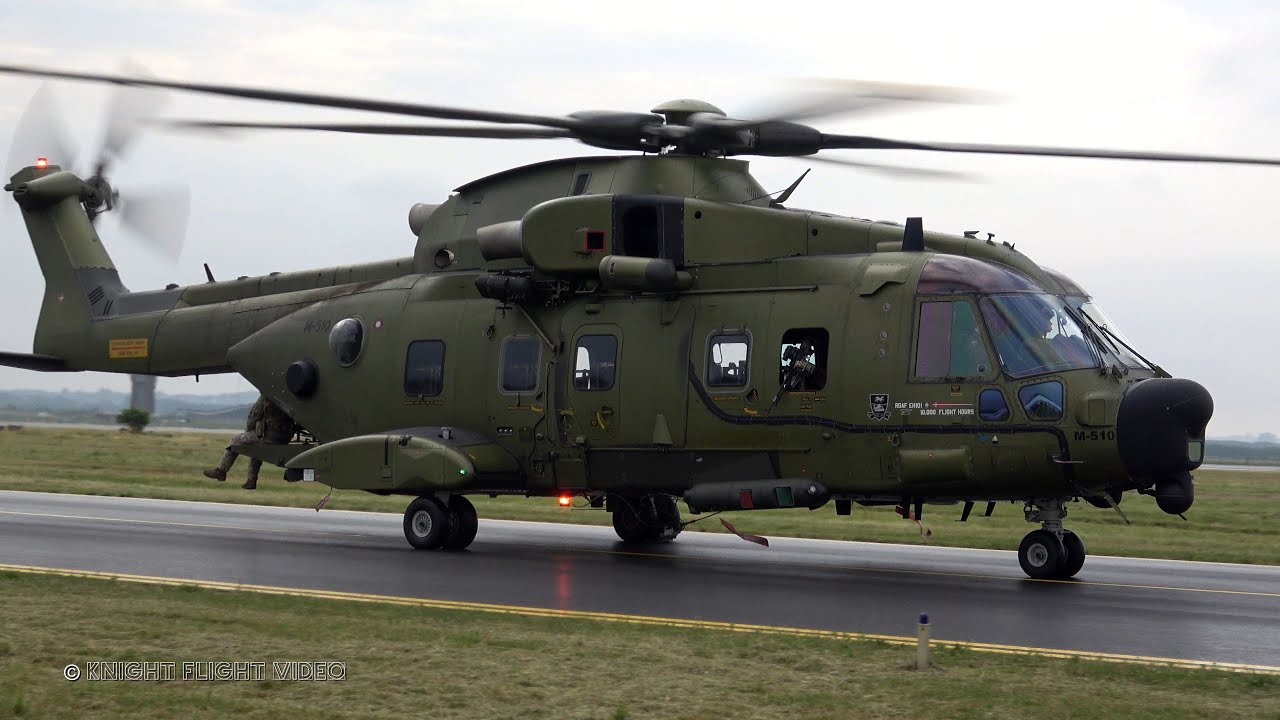4Kᵁᴴᴰ RDAF Agusta Westland AW101 Merlin Taxiing @ Danish Airshow Aalborg 2018