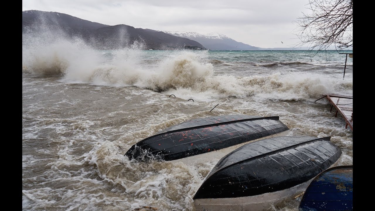 Cyclone with huge waves hit Ohrid / Силно невреме во Охрид 17.03.2018