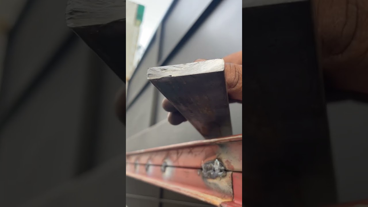 Dos motores en puerta plegadiza