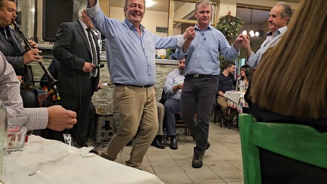 Κώστας Γεροδήμος-Γιώργος Γιαννακός Σ' ένα δεντρί ακούμπησα-Με βλέπεις μάνα που γελώ 31/12/2023
