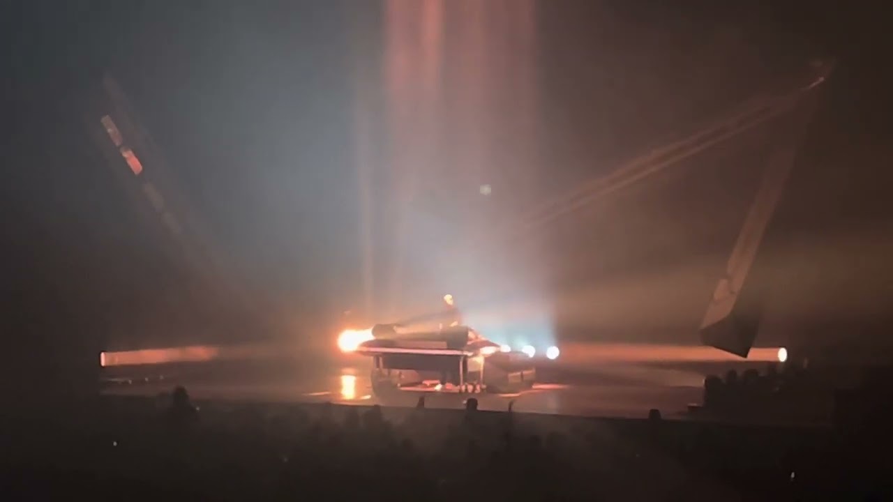 Vitalic - Waiting for the Stars /  Poney Pt. 1 - Paris Accor Arena