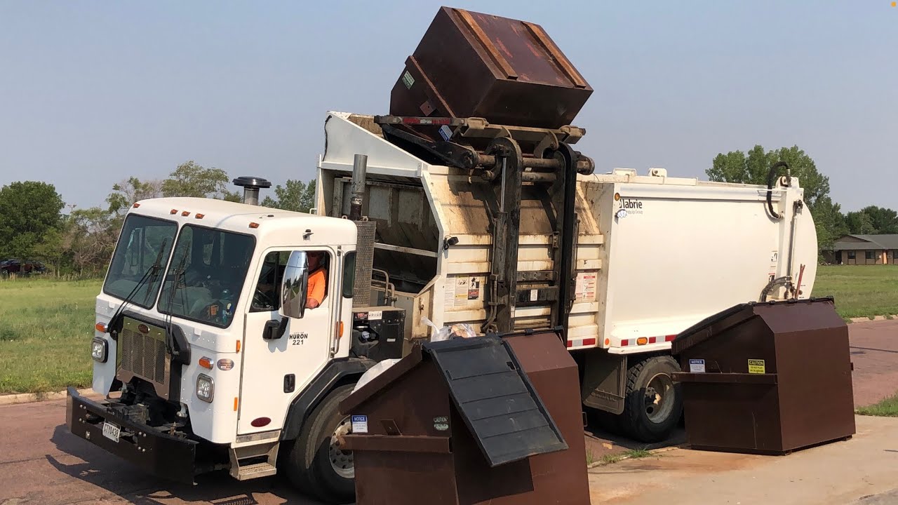 Pete 520 Labrie Commercial Side Loader Garbage Truck