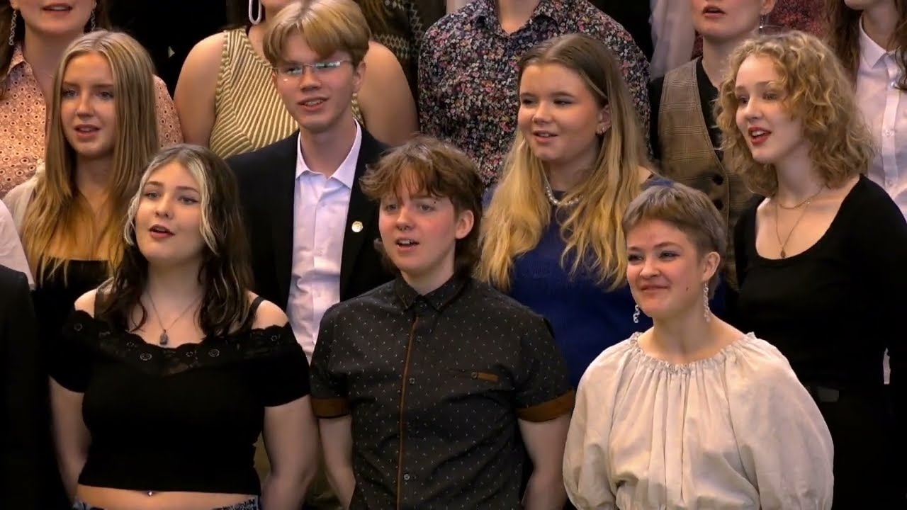 Kór MH syngur við brautskráningu vorið 2023