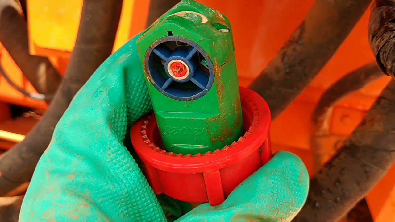 lavando o tanque do  pulverizador e falando sobre  rotor fluxometro /medidor de vazão
