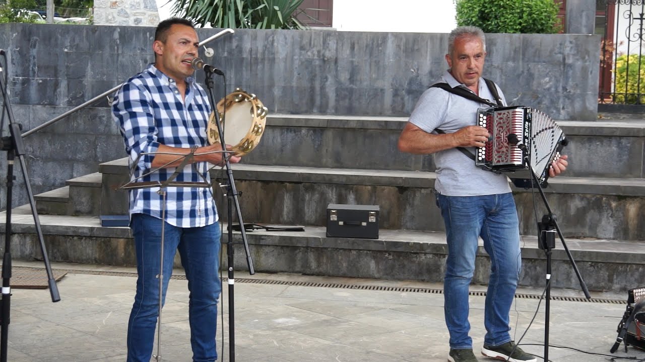 202305275262 Albizturko Joxe Migel eta Jesus Mari Etxeberria Pagadi anaiak 1&ordm; Erromeri Egunean Albiz