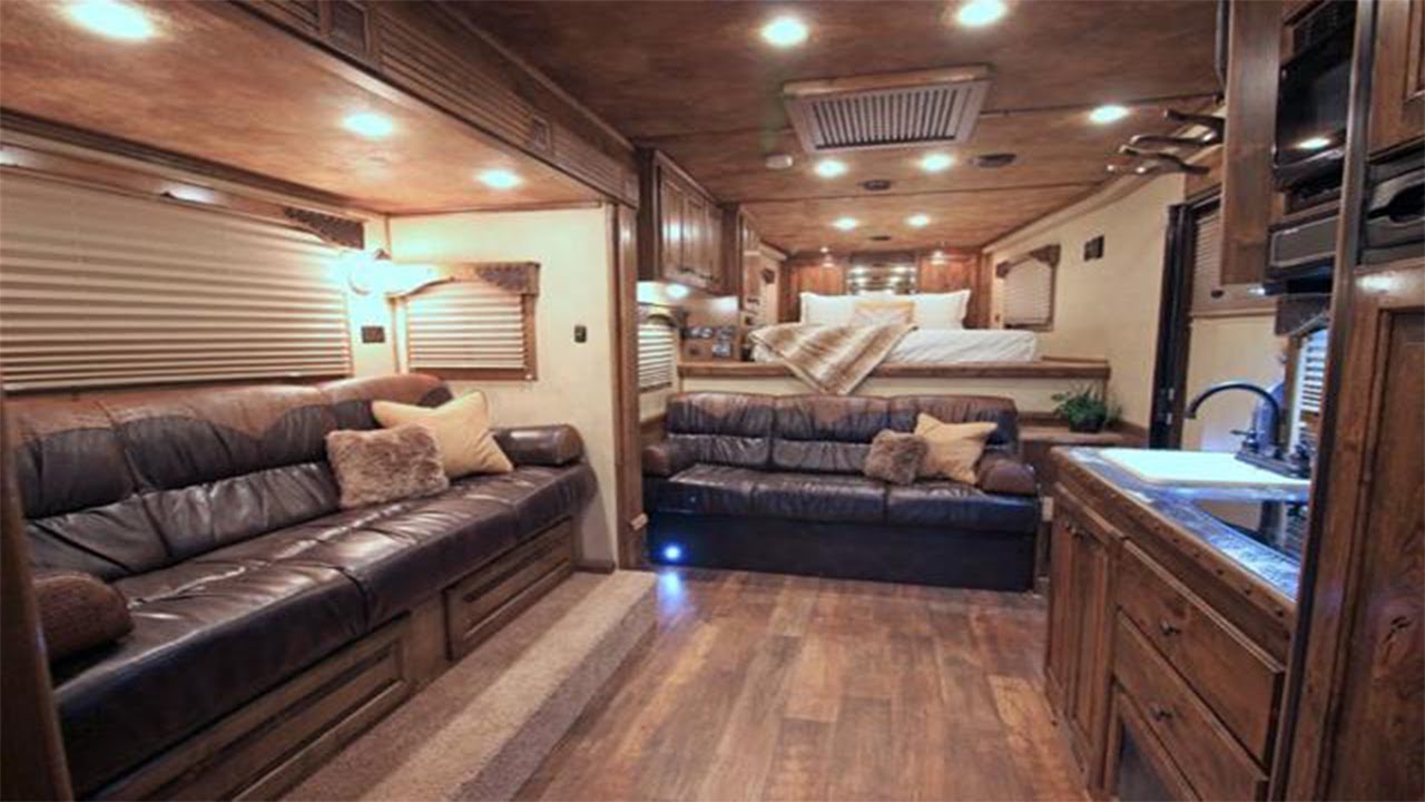 Pre-Owned Elite 5 Horse Trailer with Custom Built 15' Trail Boss LQ, Slide, Pod, 2 Sofas 🐎🐎🐎🐎🐎
