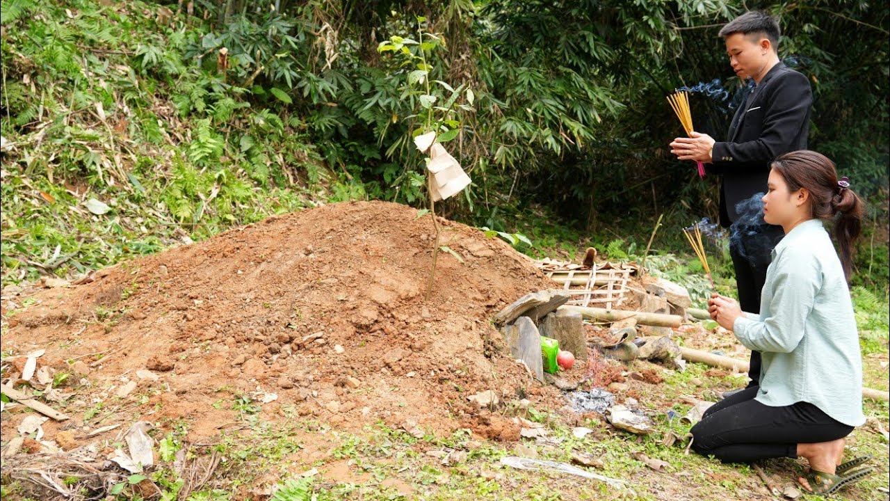 10 years Already - The First Time CEO Hung Took Thuy Arrive Grave and burned Incense Thuy's Parents.