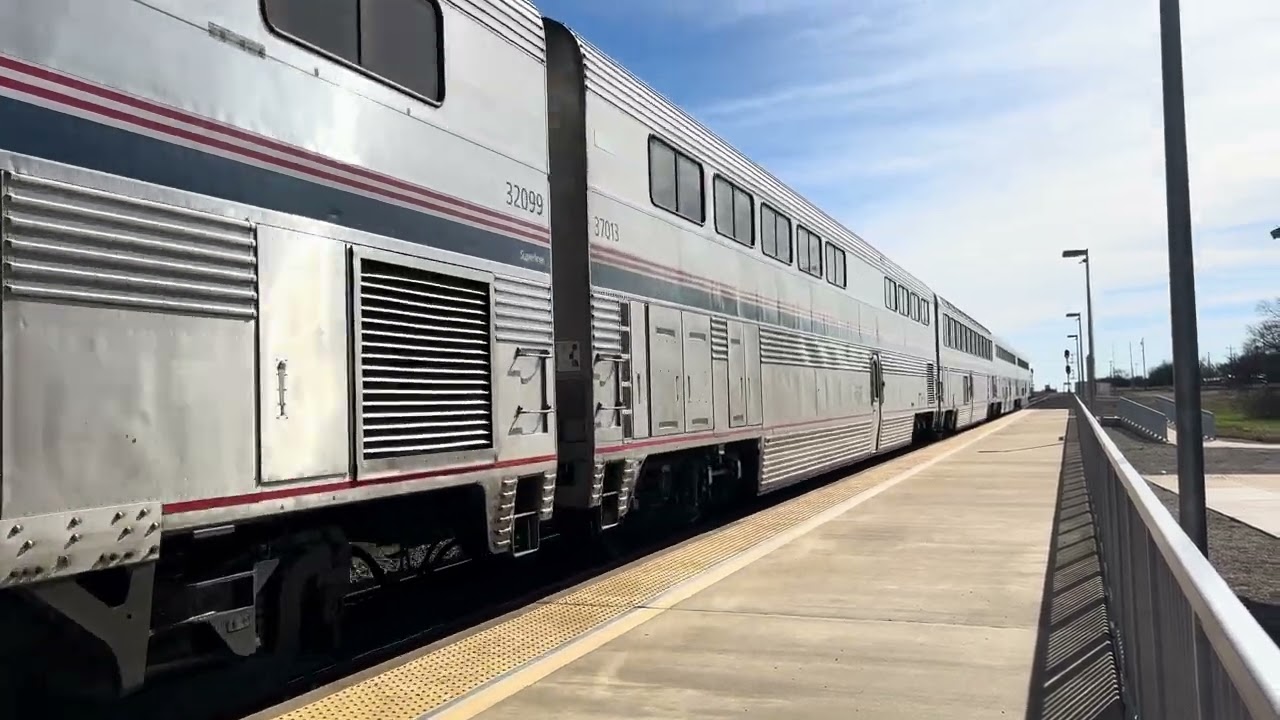 (Final Train video of 2025) Amtrak arrives in Mcgregor Tx Dec 31 2025