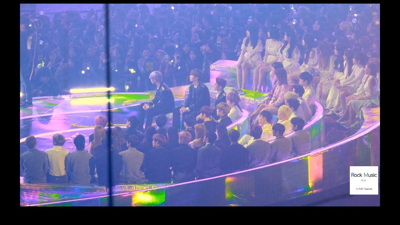 방탄소년단(BTS) 올해의 앨범 수상 소감 듣고있는 (워너원, 아이콘, 더보이즈, 여자친구, 마마무, 여자아이들)@181201