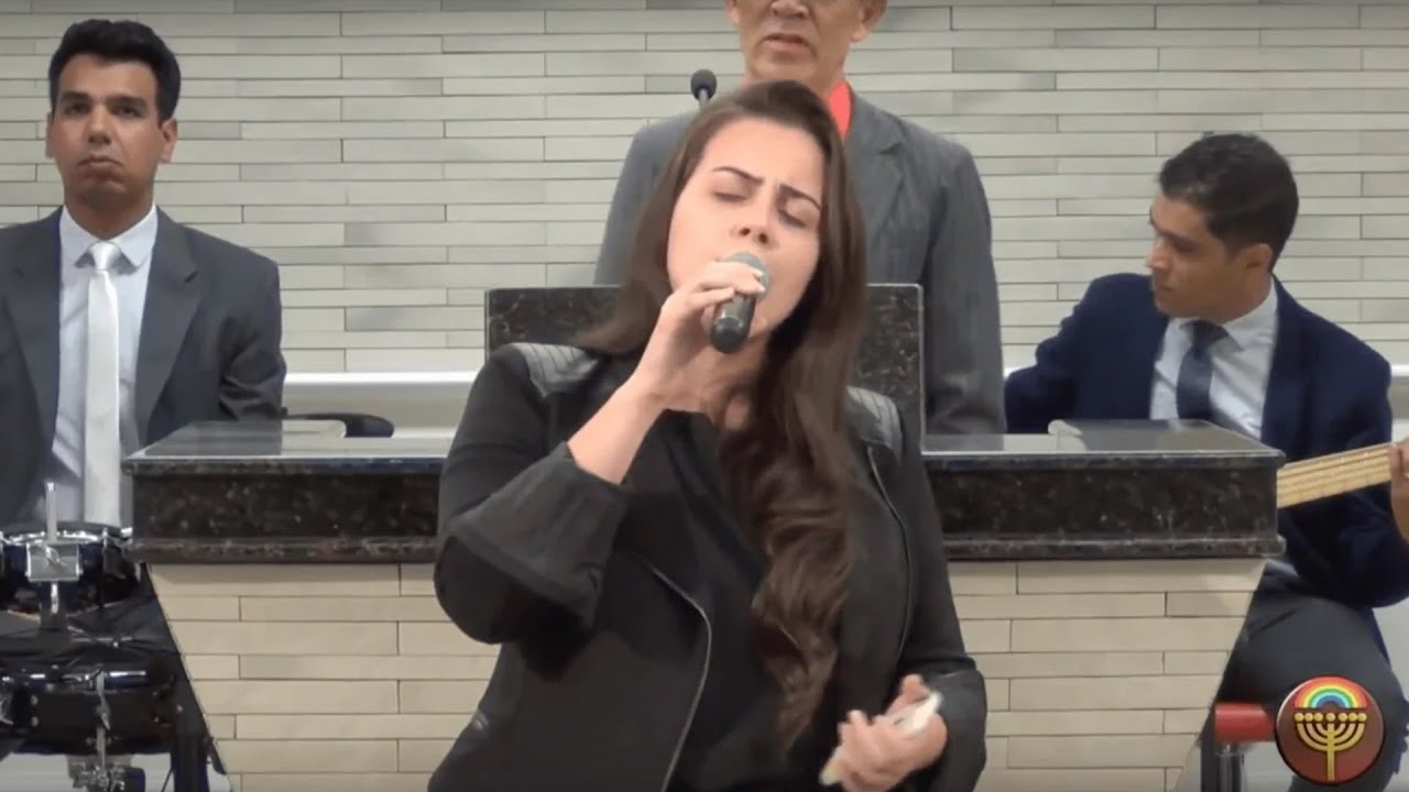 OLHANDO PARA CRISTO - MARIA EDUARDA LAMAS