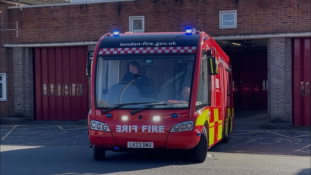 *CU6* LFB Richmond Optare Solo Command Unit Turnout to Emergency