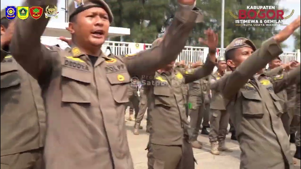 Bea Cukai Jabar bersama Pemerintah Kabupaten Pemkab Bogor memusnahkan jutaan batang rokok Ilegal