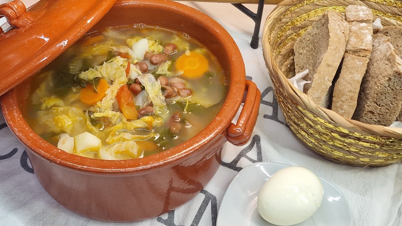 Sopa de couve lombarda com feijão manteiga