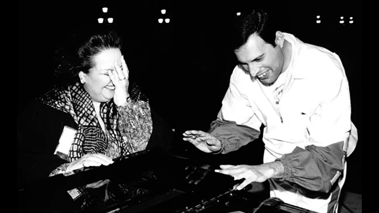 Freddie Mercury And Montserrat Caballé Jamming In Garden Lodge (1987)