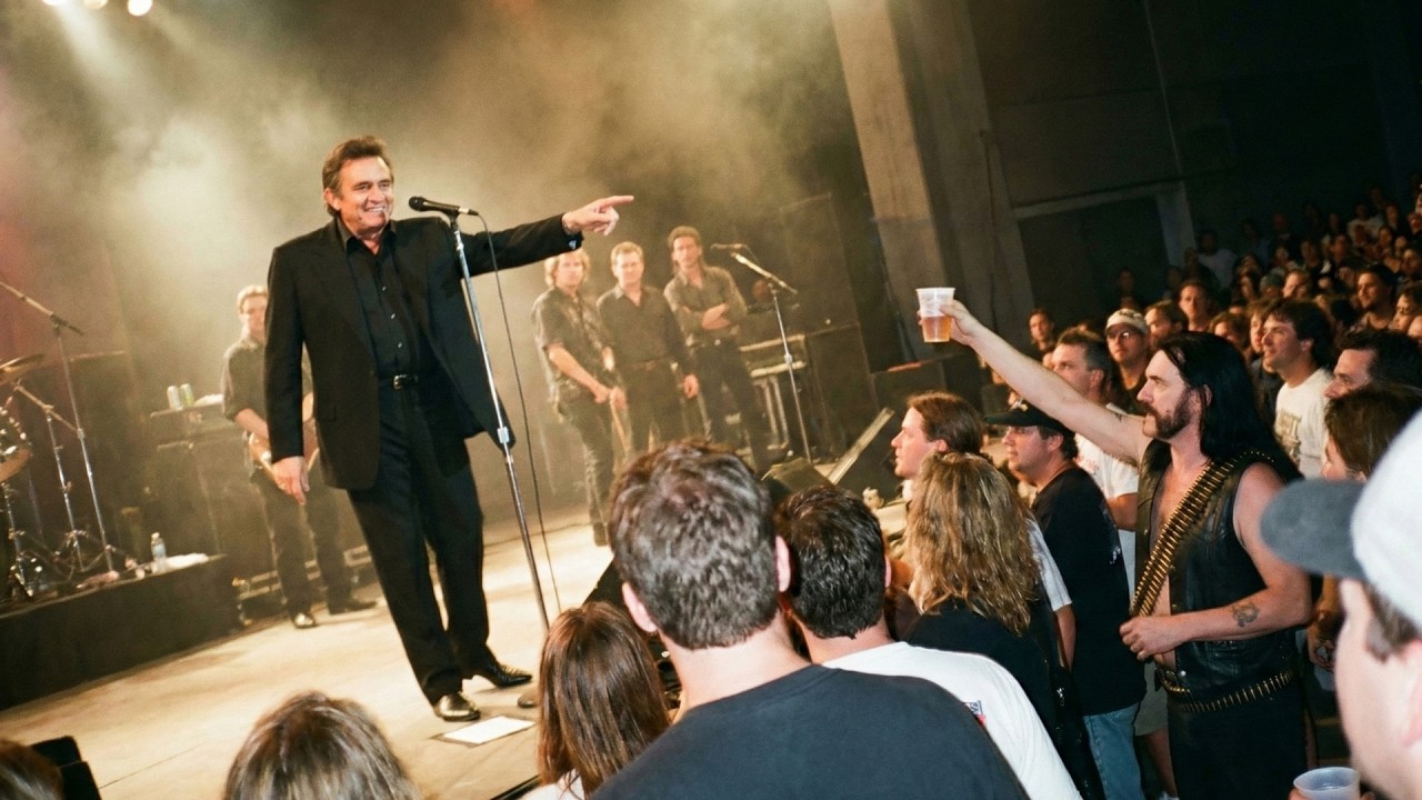 Johnny Cash STOPPED His Concert When He Saw Lemmy in the Crowd — What He Said Left 15,000 SPEECHLESS