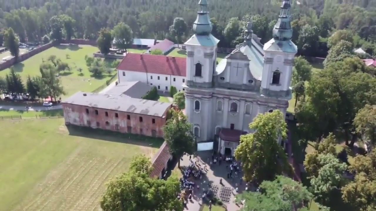 Dożynki Wojew&oacute;dztwa Ł&oacute;dzkiego 2023. Paradyż z lotu ptaka [20 sierpnia 2023 r.]