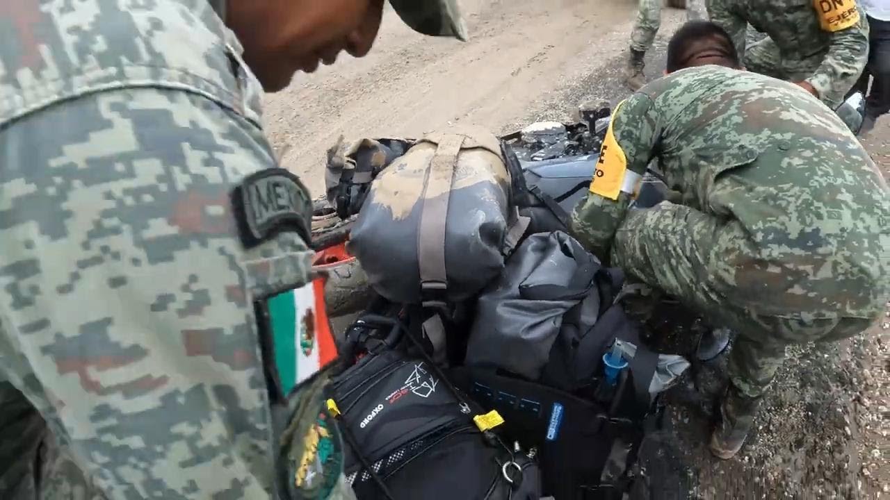 I fell down 3 times in a row because the hurricane turned the highway into mud-PT. 2-[MEX Ep.150]