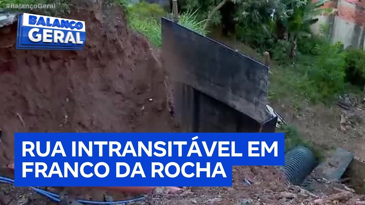 Rua em Franco da Rocha (SP) se torna intransitável com obras públicas inacabadas