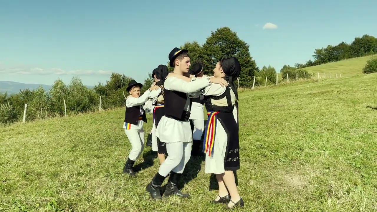 Ansamblul folcloric Bradeana -dans tarina
