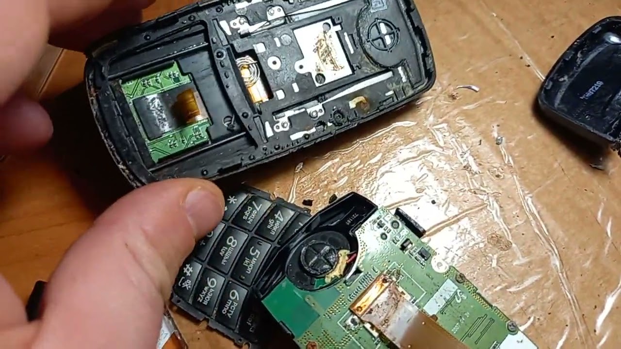 Разбор телефона SAMSUNG SGH C 300. Что там внутри???