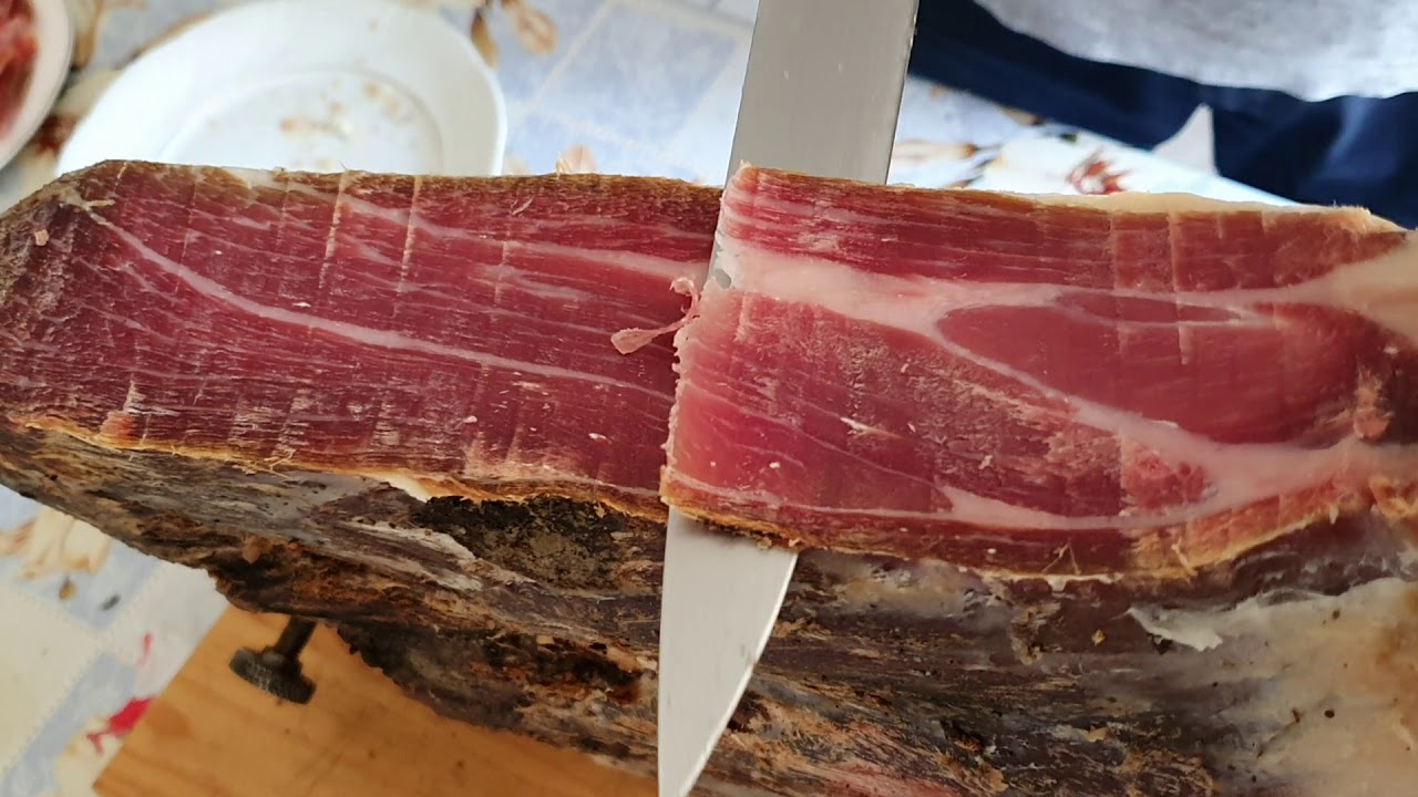 Domaćin načeo pršut star 3 godine