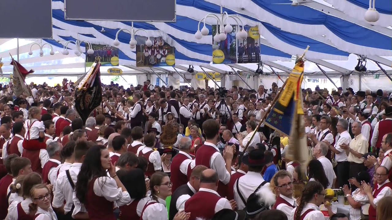 Kreismusikfest 2015 in Bergatreute / Fahneneinmarsch