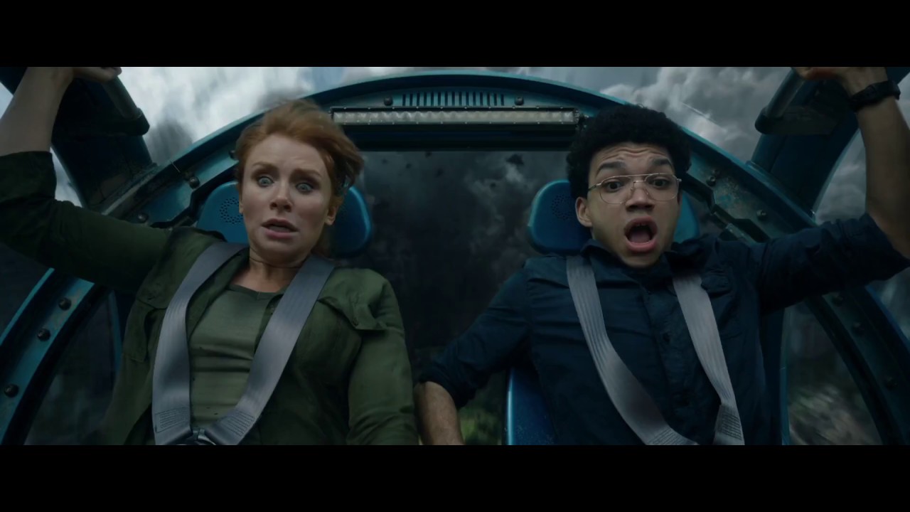 Movie Scene from Jurassic World Fallen Kingdom 2018: Surviving in water