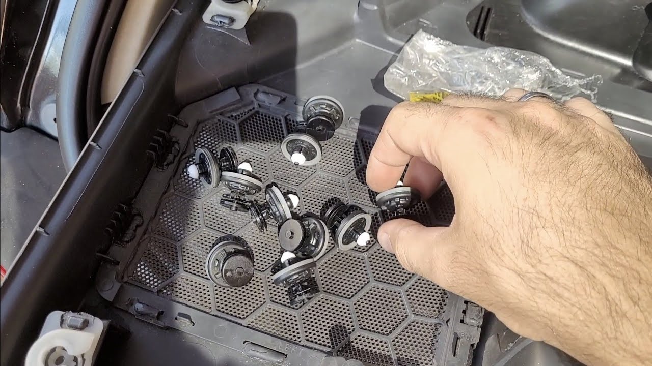 Barulho nas portas do Polo - Troca das presilhas e buchas da porta