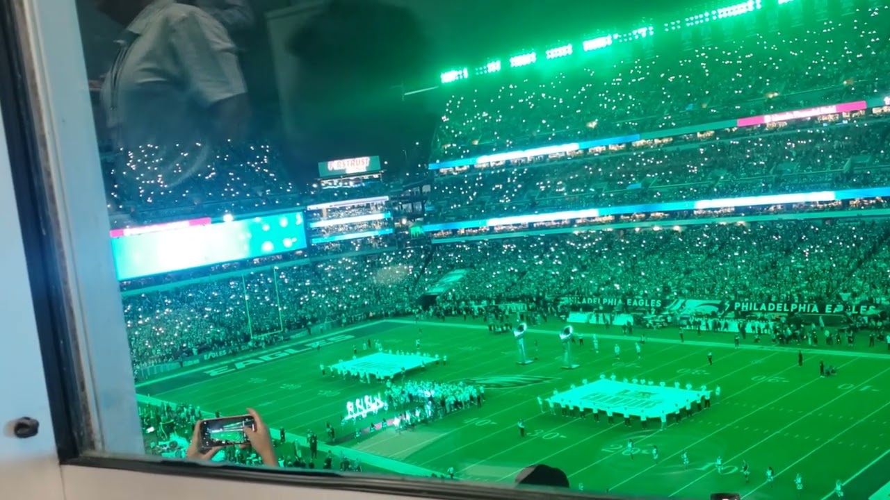 Eagles unveil their 2024/25 Super Bowl Championship banner.