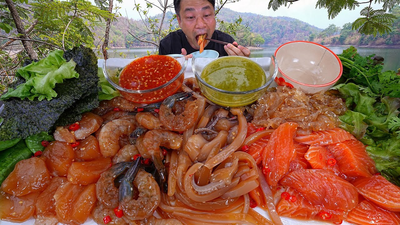 Корейские маринованные креветки, лосось, гребешки и медузы, маринованные в корейском соевом соусе...