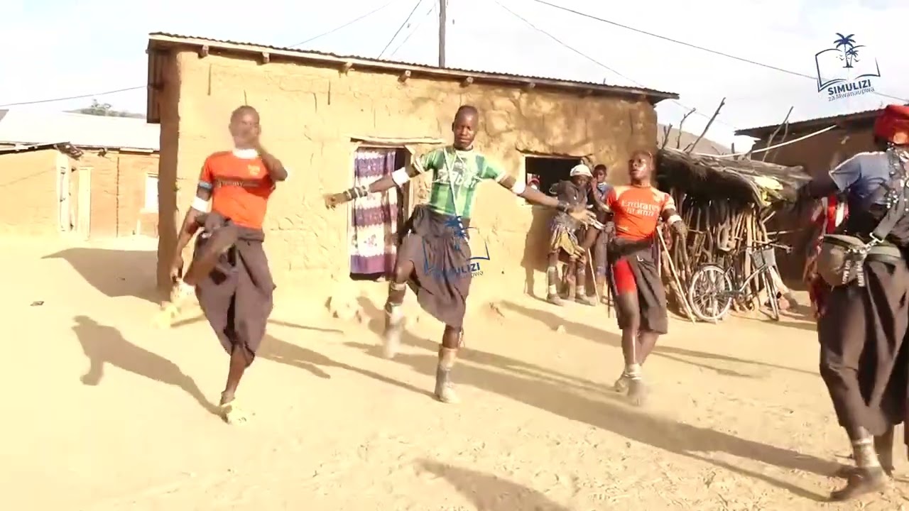 Wasukuma Wametisha, Tazama Wakishambulia Jukwaa