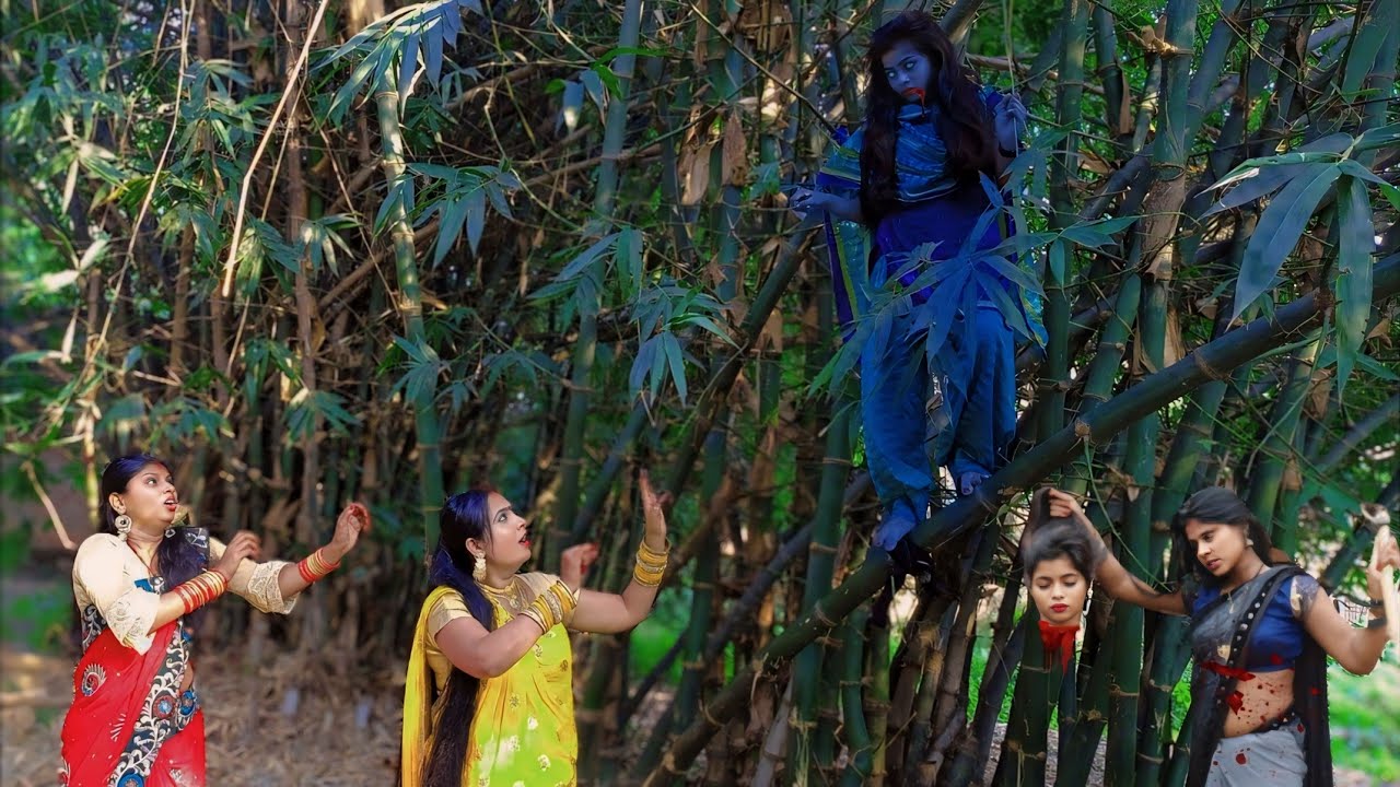 प्रेग्नेंट औरत बाहर लैट्रिंग करने जाती हैं तो बसवार की चुड़ैल कैसे अपनी हवस की शिकार बनाती हैं। BJ